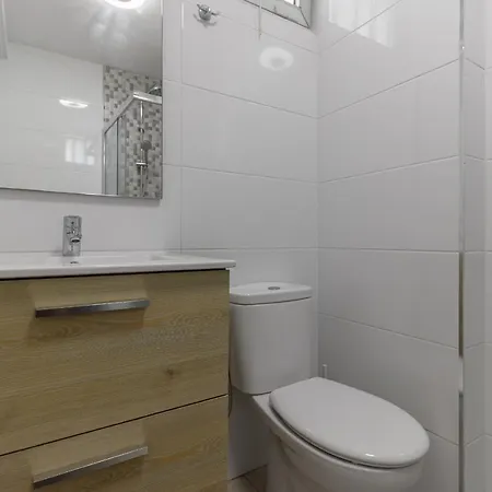 Fantasticstylish & Aircon, Near Lasamericas *