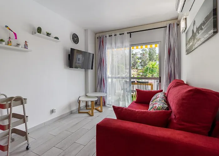 Fantasticstylish & Aircon, Near Lasamericas *