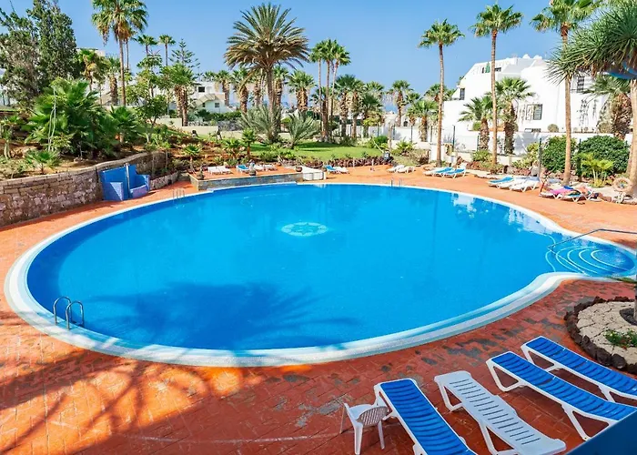 Fantasticstylish & Aircon, Near Lasamericas *