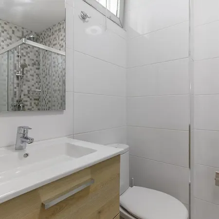 Fantasticstylish & Aircon, Near Lasamericas Apartament *