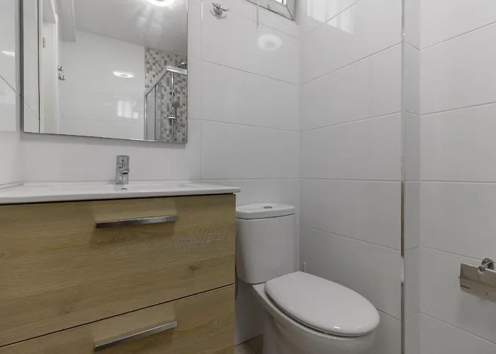 Fantasticstylish & Aircon, Near Lasamericas *