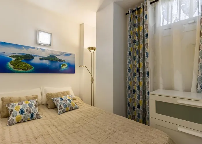 Fantasticstylish & Aircon, Near Lasamericas